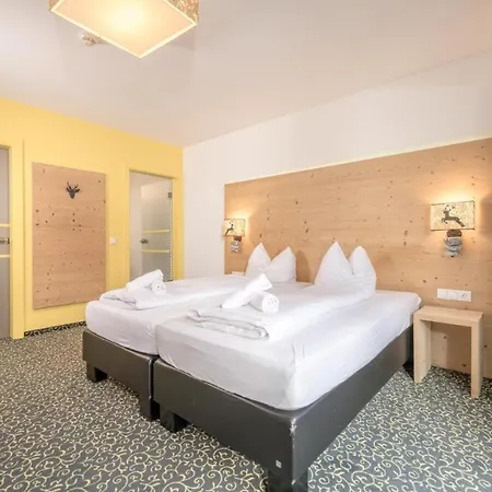 Partyhouse Harakiri Stay Different 60 Seconds To Mountains! Free Parking! Self Check-In Mayrhofen Exterior foto