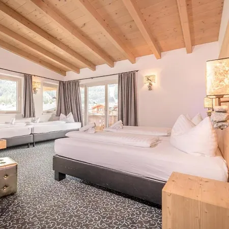 Partyhouse Harakiri Stay Different 60 Seconds To Mountains! Free Parking! Self Check-In Mayrhofen Exterior foto