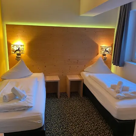 Partyhouse Harakiri Stay Different 60 Seconds To Mountains! Free Parking! Self Check-In Mayrhofen Exterior foto